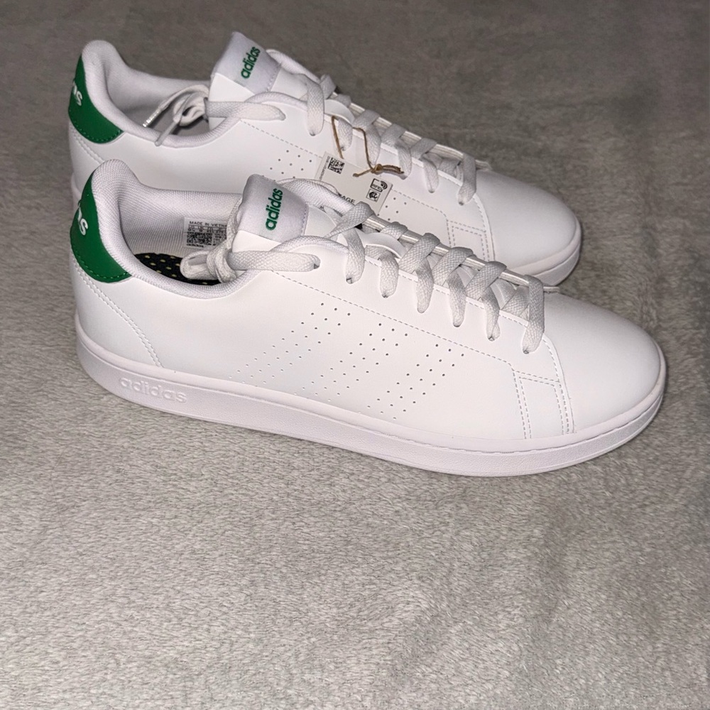 Adidas Advantage Men’s 9.5 – White/Green – NEW